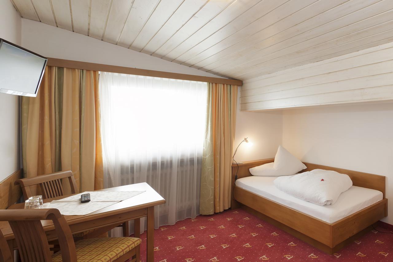 Ferienhotel Tyrol Soell Am Wilden Kaiser Szoba fotó